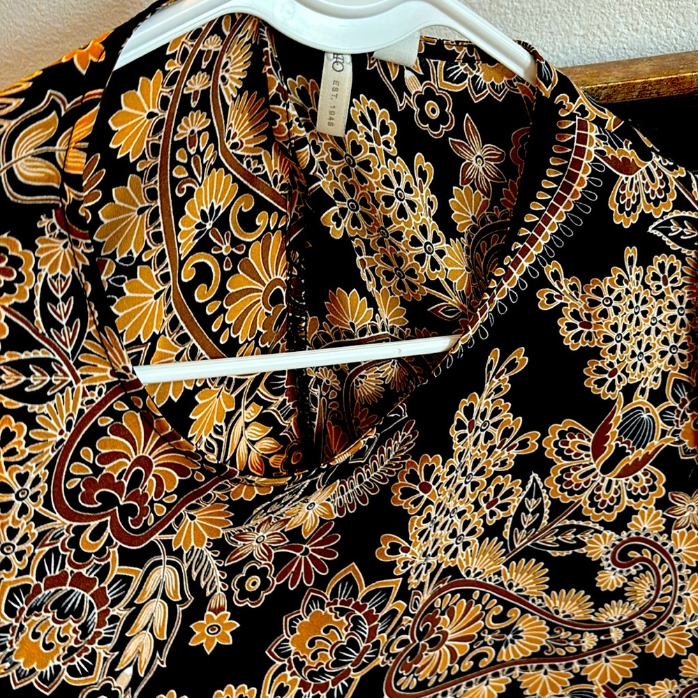 Wm top sz leg, casual top brown color.